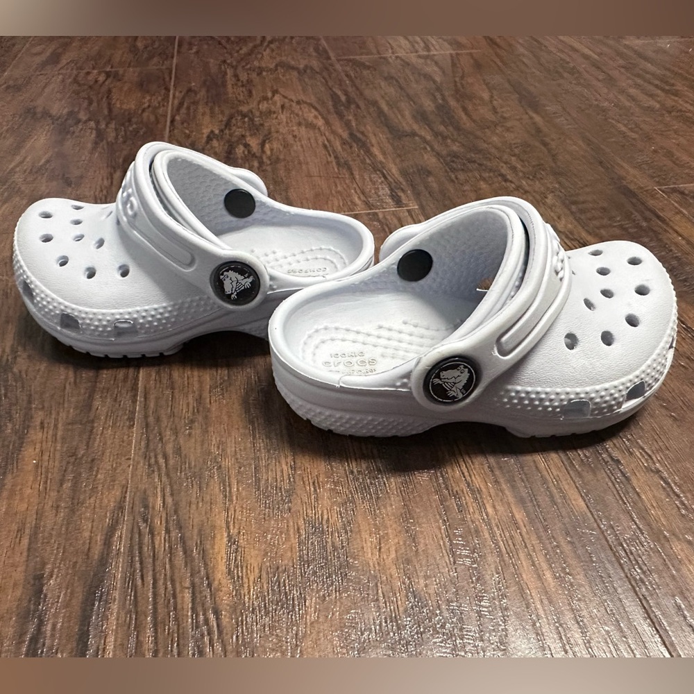 OFFERS WELCOME! CROCS Toddler Sz 5 Light Blue: EUC